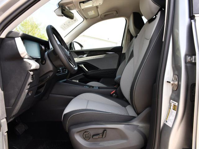 New 2026 Volkswagen Tiguan SE FWD image 12