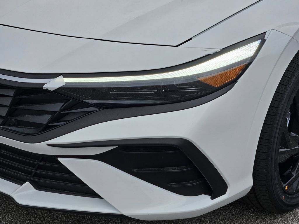 New 2026 Hyundai Elantra SEL FWD image 9