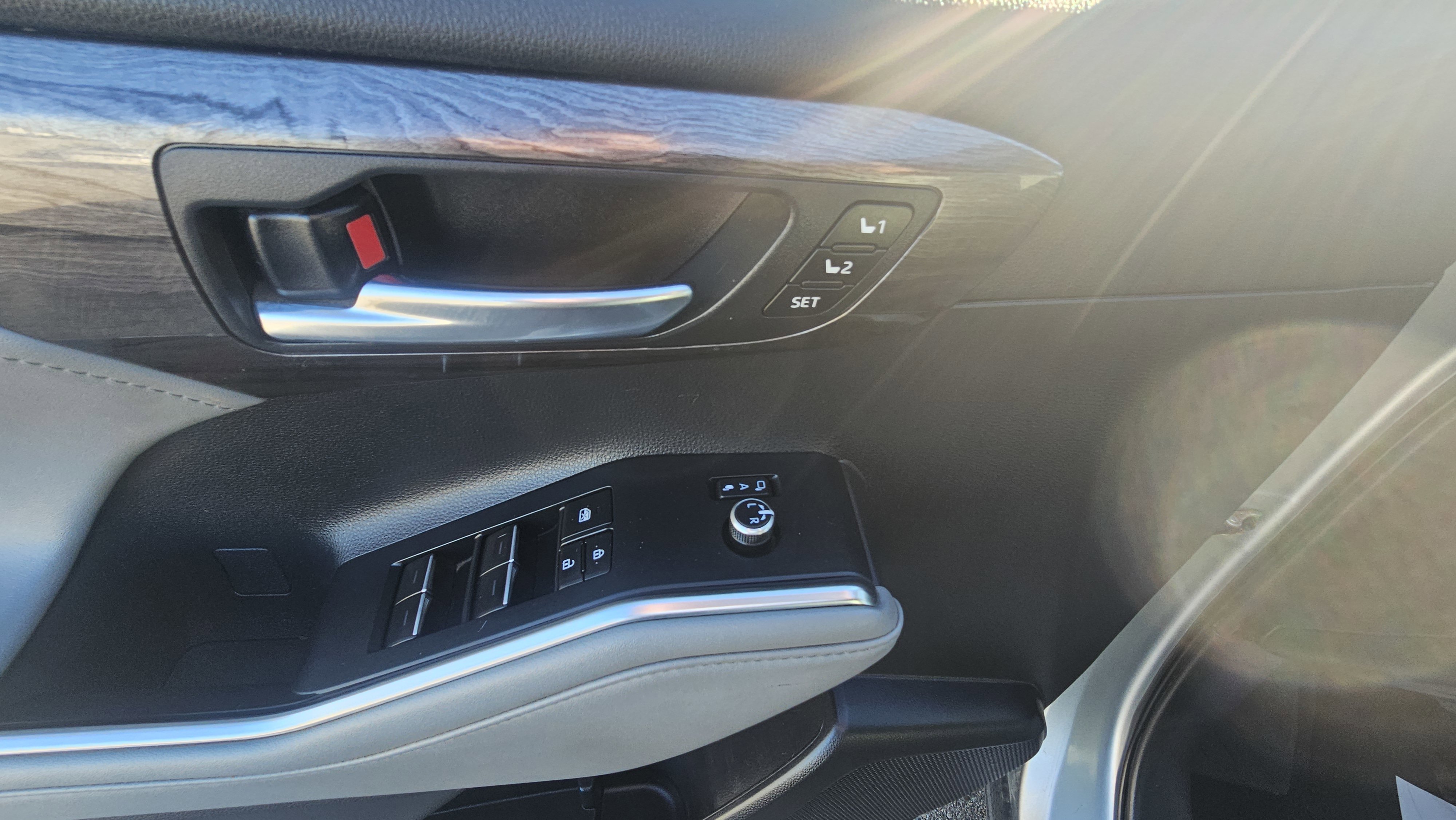 Used 2023 Toyota Highlander Limited image 11