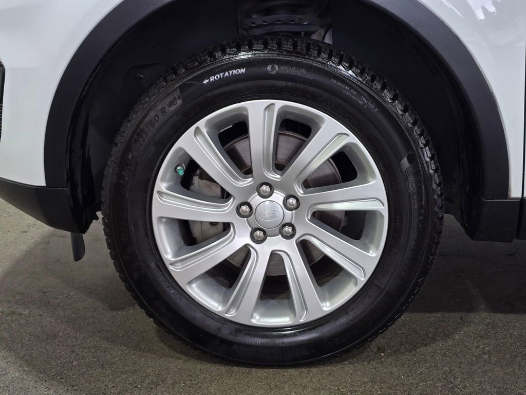 Used 2019 Land Rover Discovery Sport SE AWD/4WD image 8