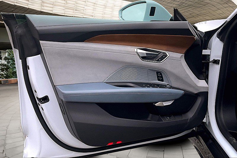 Used 2024 Audi e-tron GT Premium Plus image 17