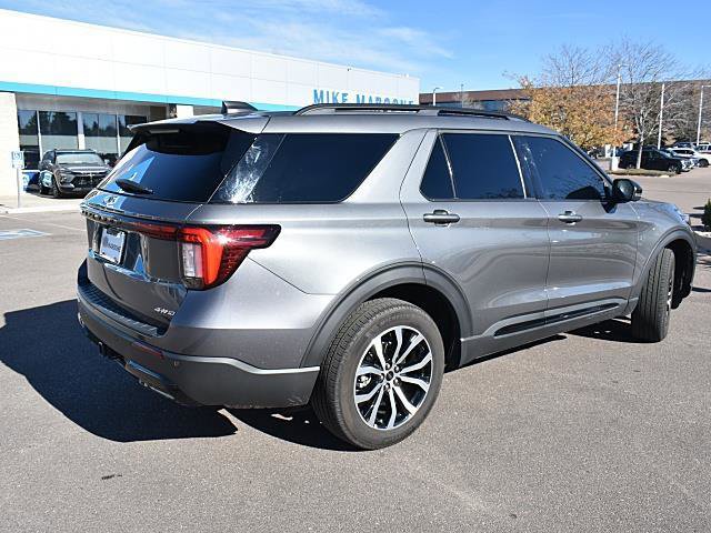 Used 2025 Ford Explorer ST-Line image 6
