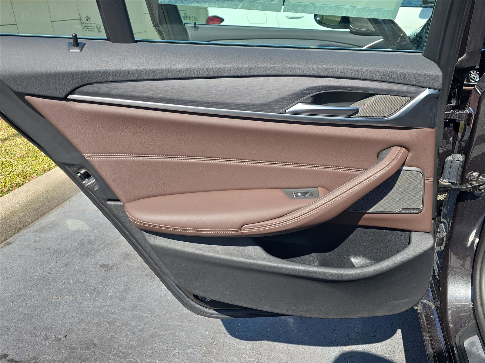 Certified 2023 BMW 530e w/ Premium Package image 11