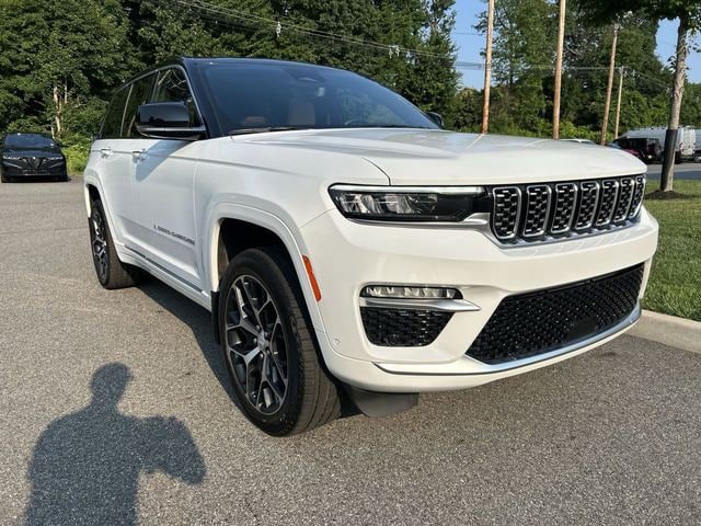 Used 2024 Jeep Grand Cherokee Summit AWD/4WD image 2
