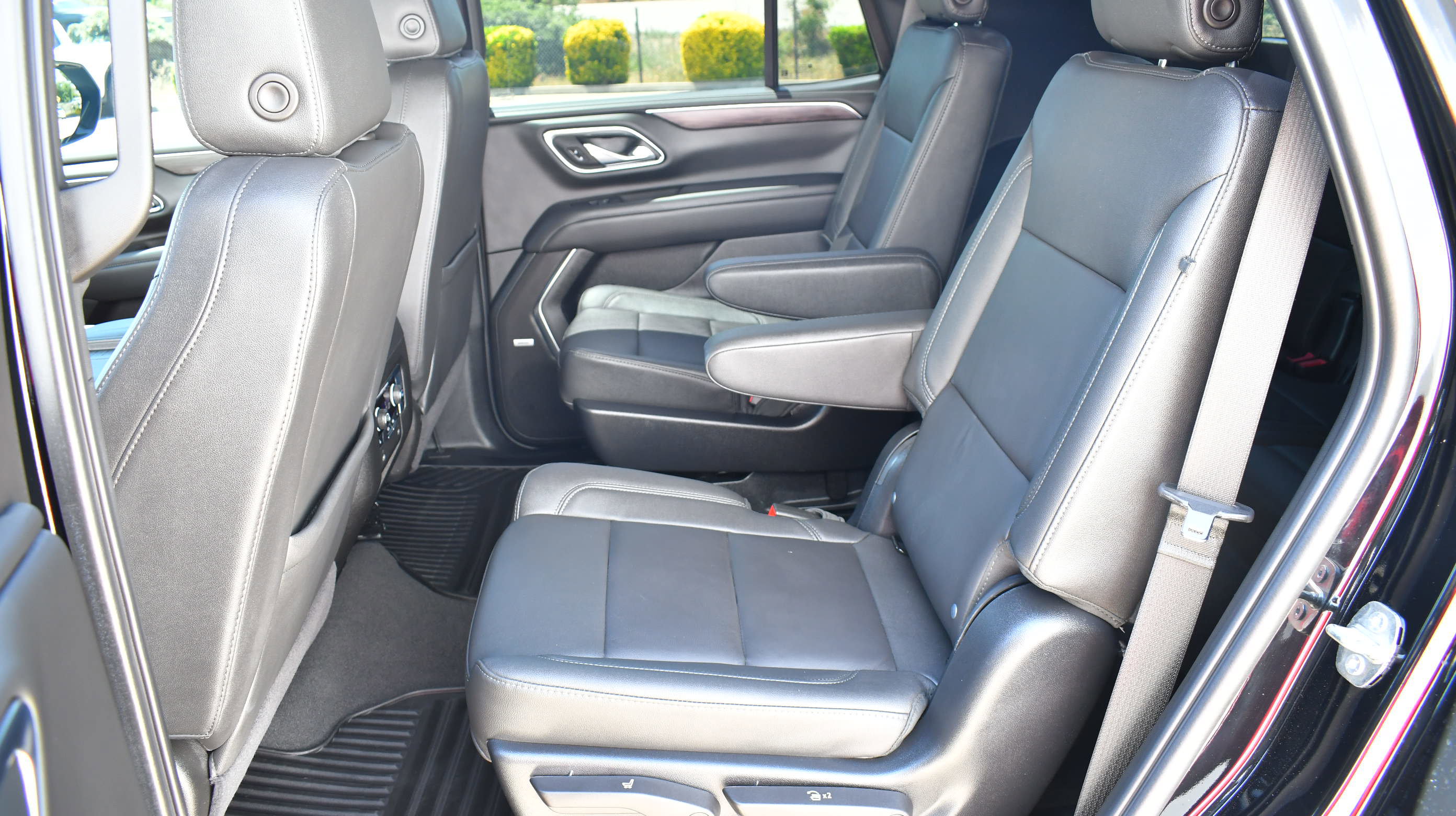 Used 2024 Chevrolet Tahoe Z71 w/ Z71 Off-Road Package AWD/4WD image 25