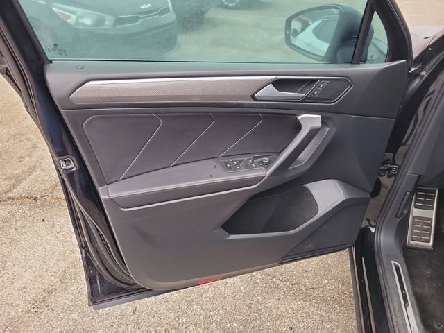 Used 2023 Volkswagen Tiguan SE R-Line image 10