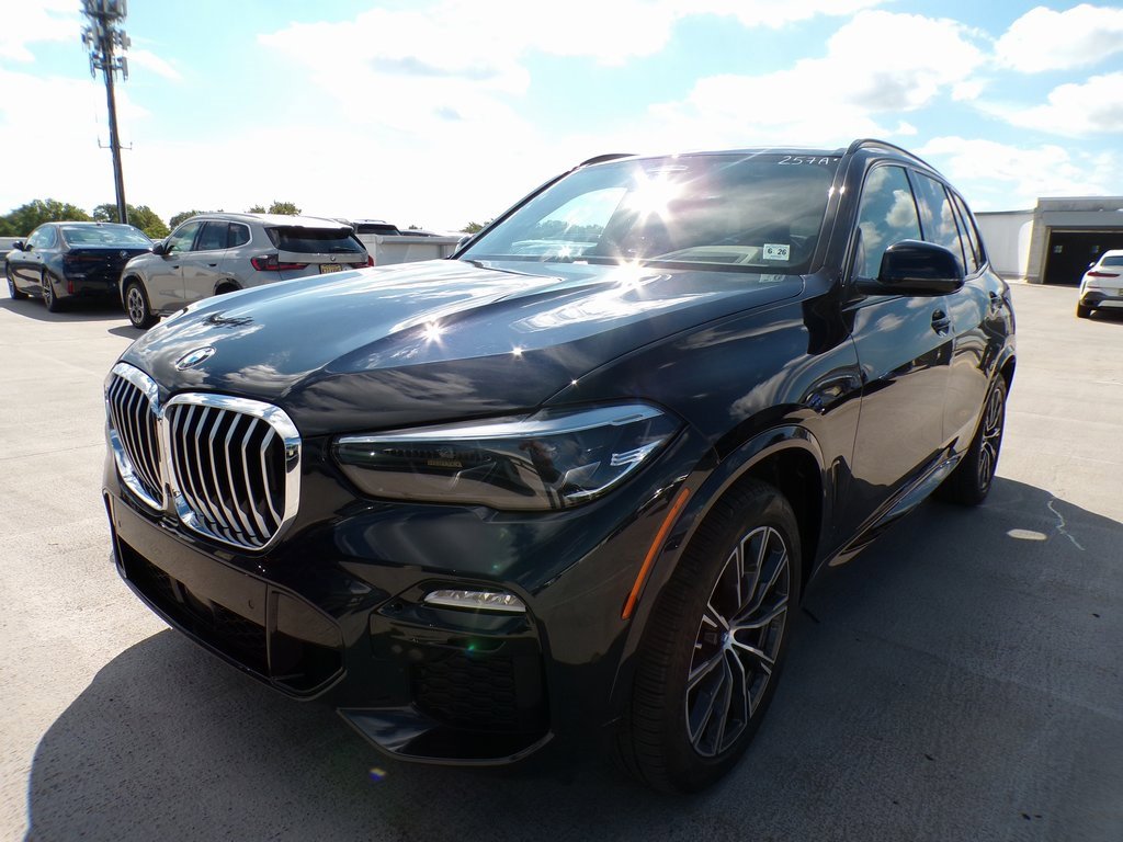 Used 2021 BMW X5 xDrive40i w/ M Sport Package image 3