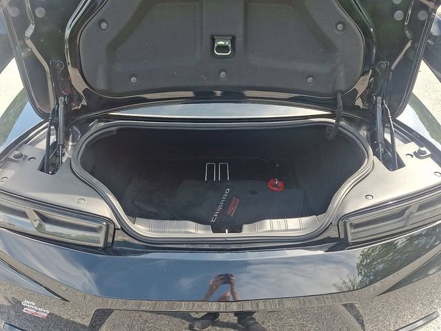 Used 2018 Chevrolet Camaro SS RWD image 28