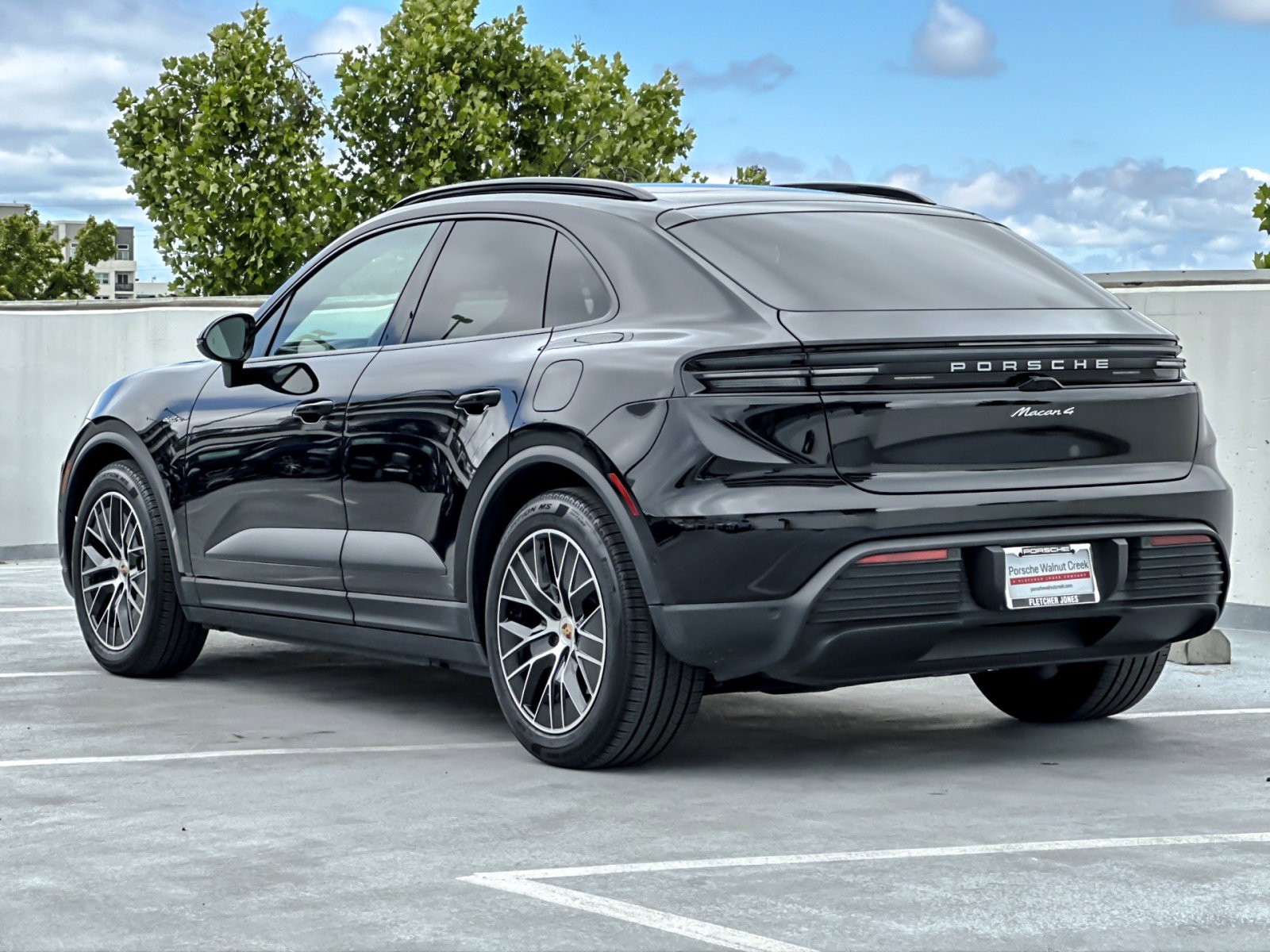 Used 2025 Porsche Macan 4 Electric AWD/4WD image 3