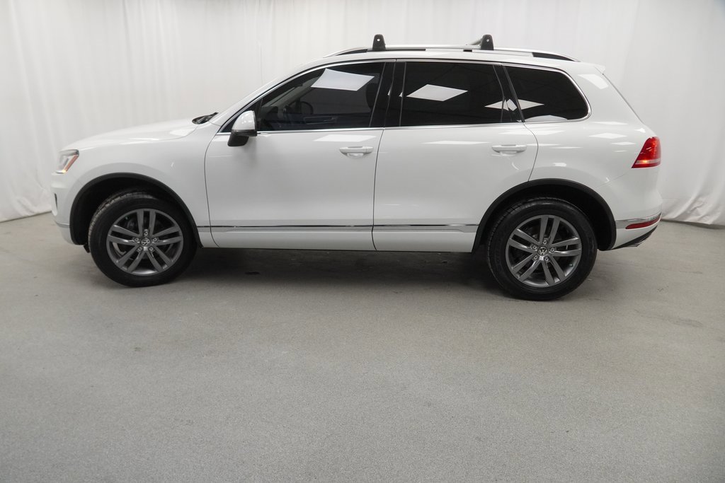 Used 2016 Volkswagen Touareg VR6 image 14