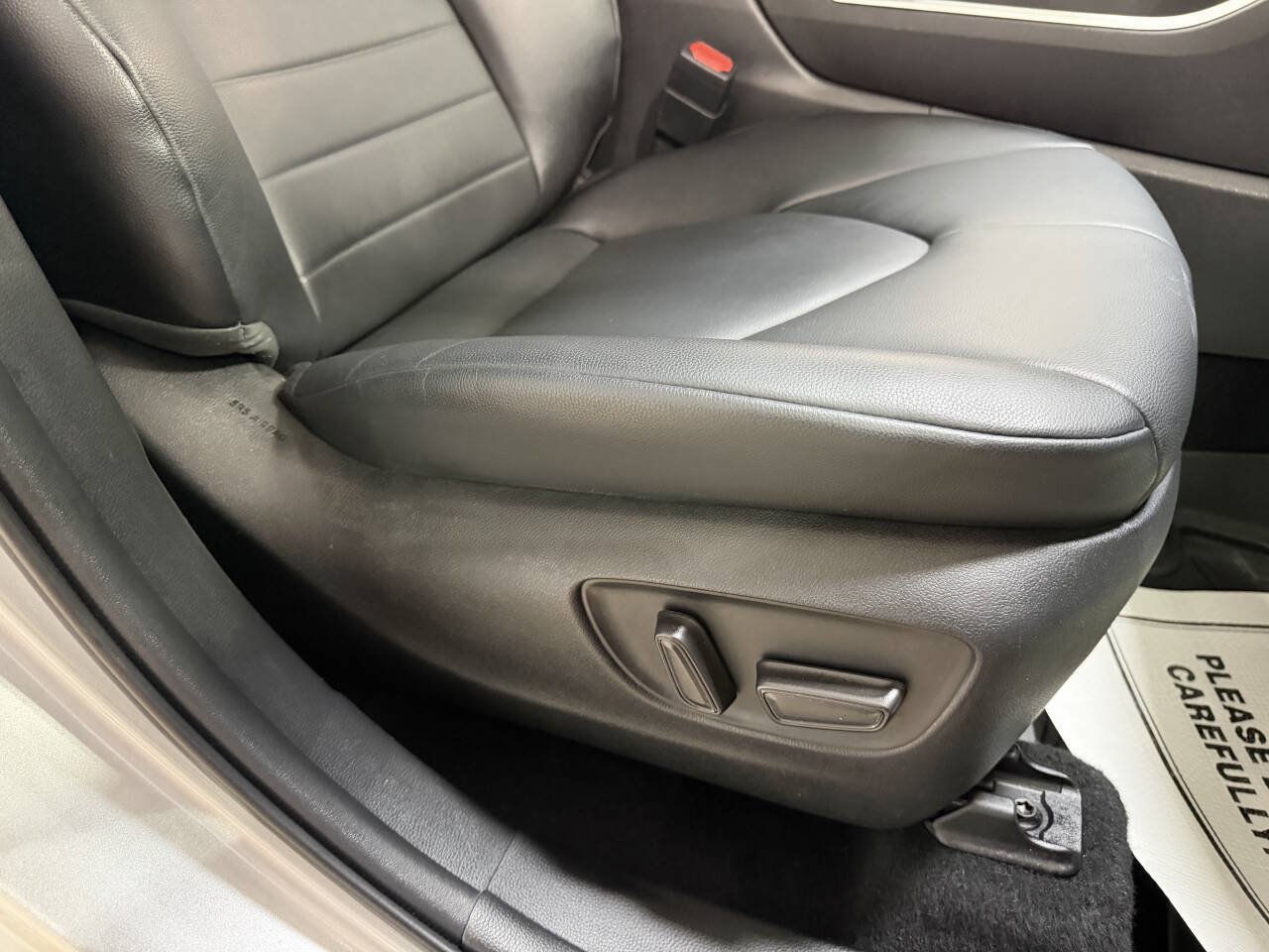 Used 2022 Toyota Highlander XLE AWD/4WD image 7