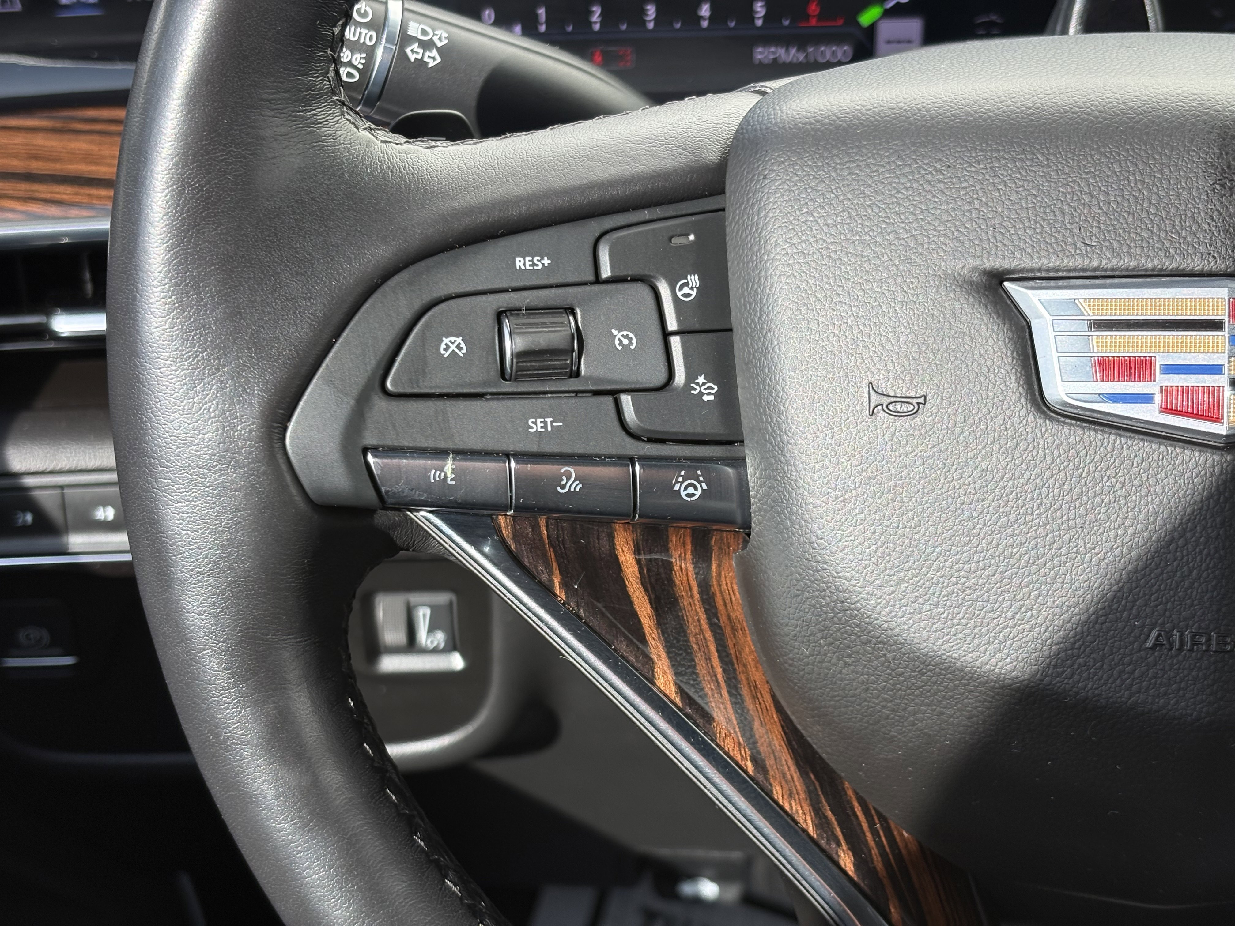 Used 2022 Cadillac Escalade Premium Luxury image 20