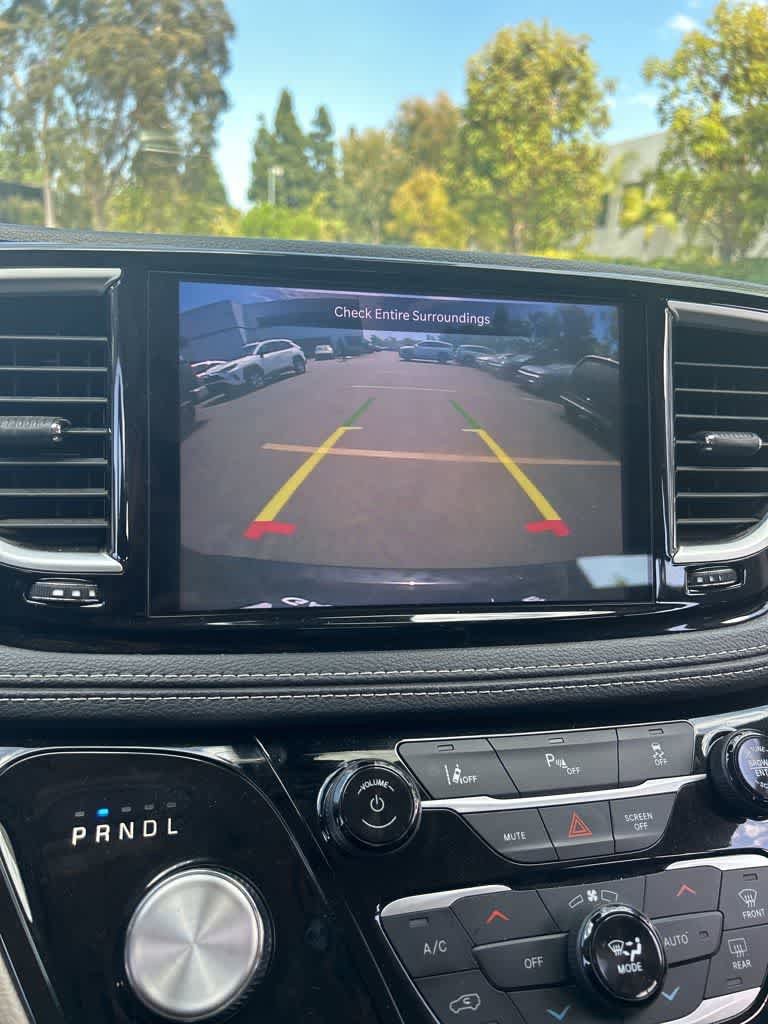 Used 2023 Chrysler Pacifica Limited FWD image 12