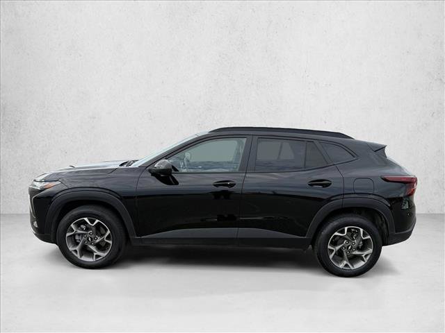 Used 2025 Chevrolet Trax LT w/ LT Convenience Package FWD image 9
