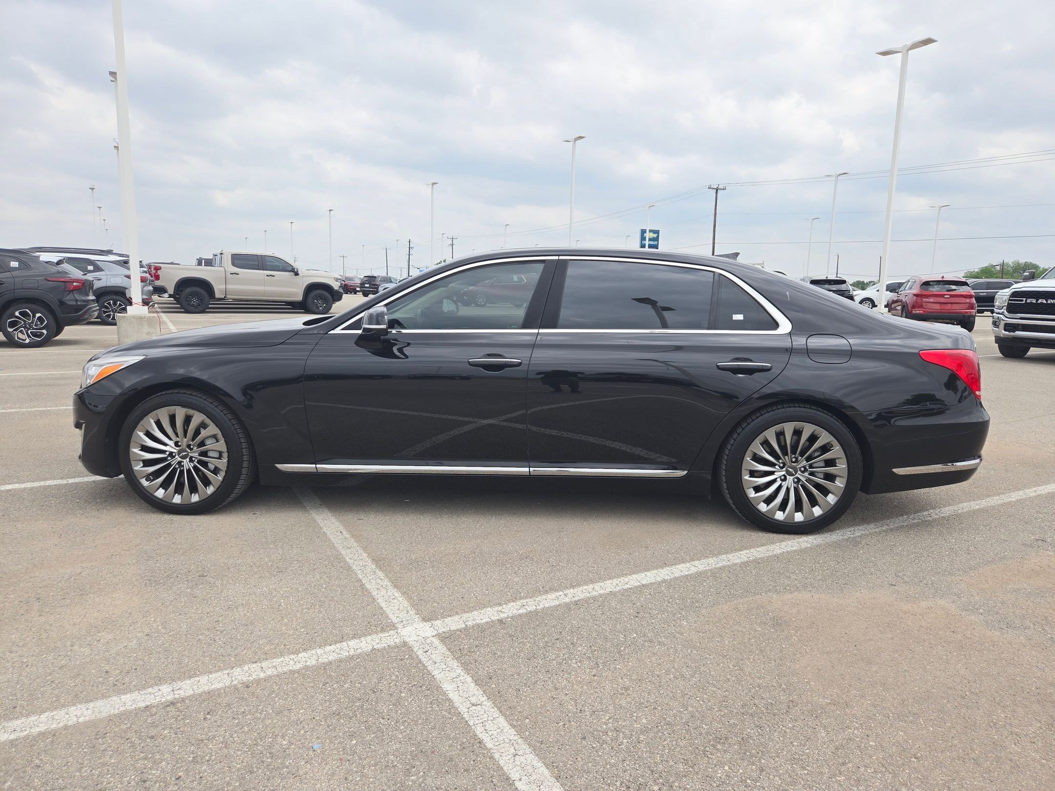 Used 2018 Genesis G90 5.0 Ultimate image 6