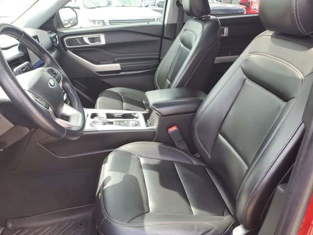 Used 2023 Ford Explorer XLT w/ Equipment Group 202A AWD/4WD image 27