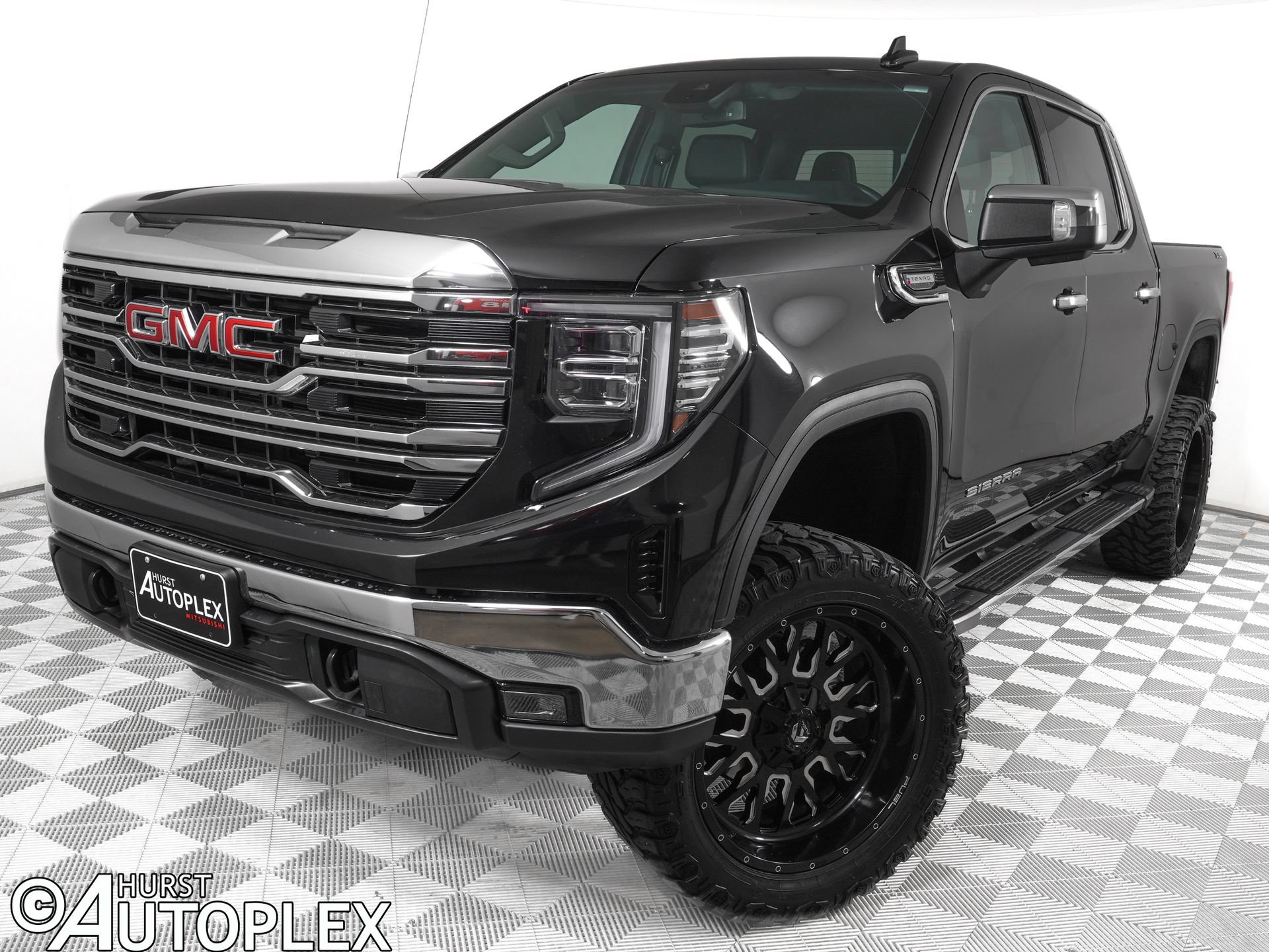 Used 2023 GMC Sierra 1500 SLT AWD/4WD image 1