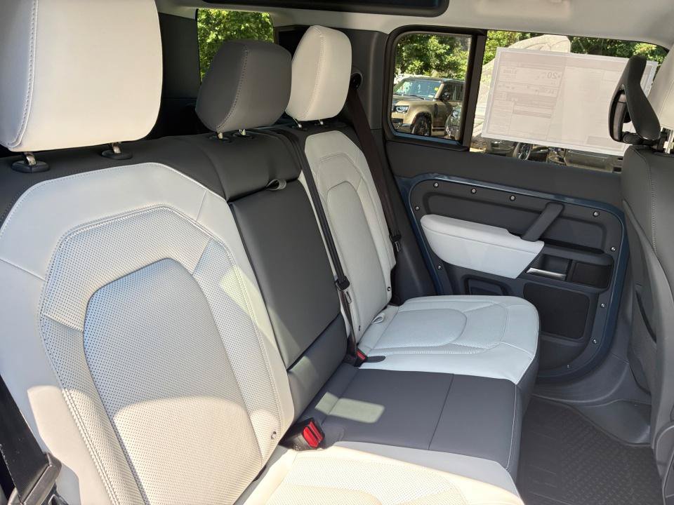 New 2026 Land Rover Defender 110 X-Dynamic SE AWD/4WD image 29