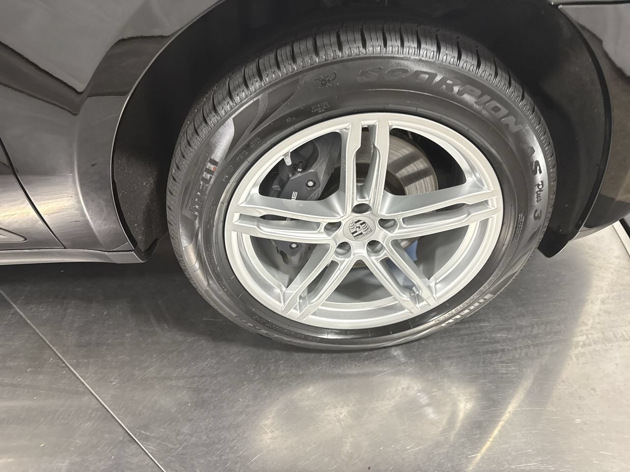 Used 2024 Porsche Macan AWD/4WD image 17
