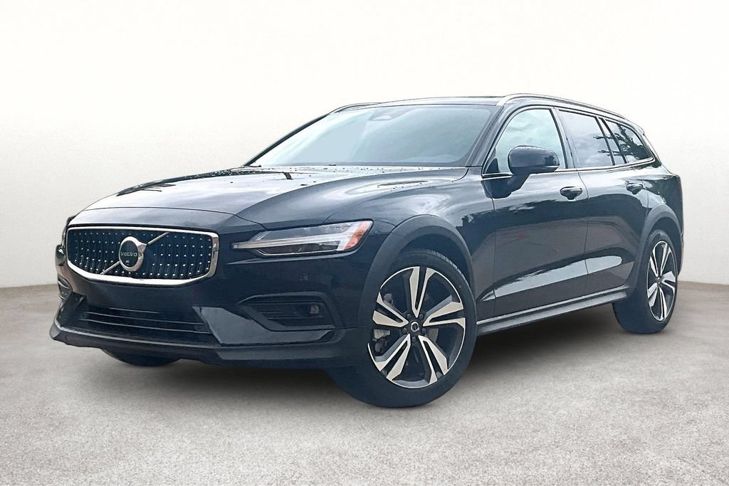Certified 2025 Volvo V60 B5 Cross Country Plus AWD/4WD image 15
