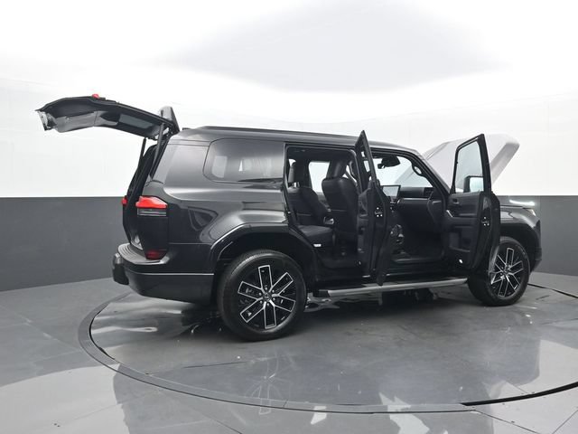 Used 2025 Lexus GX 550 w/ Accessory Package (2T) AWD/4WD image 32