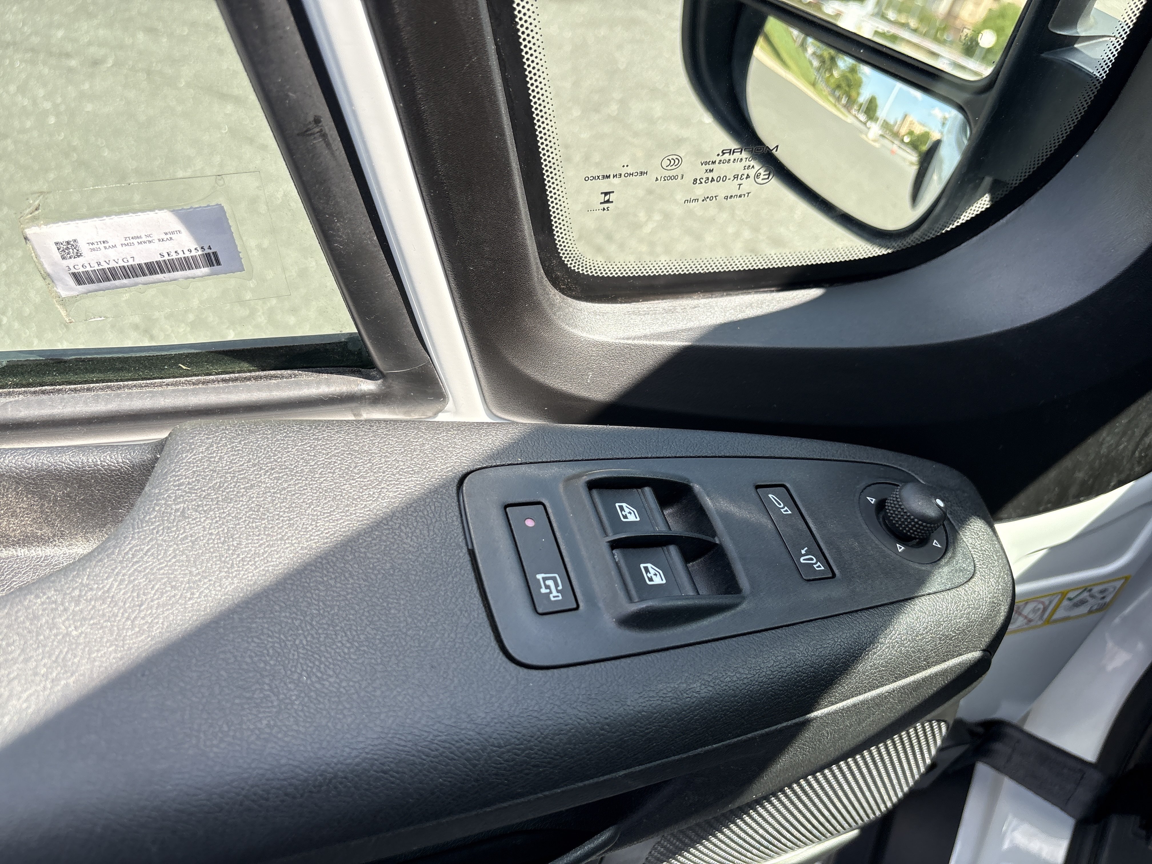 Used 2025 RAM ProMaster 2500 w/ Convenience Group FWD image 16
