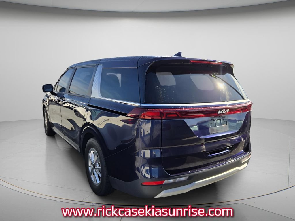 Used 2023 Kia Carnival LX FWD image 6