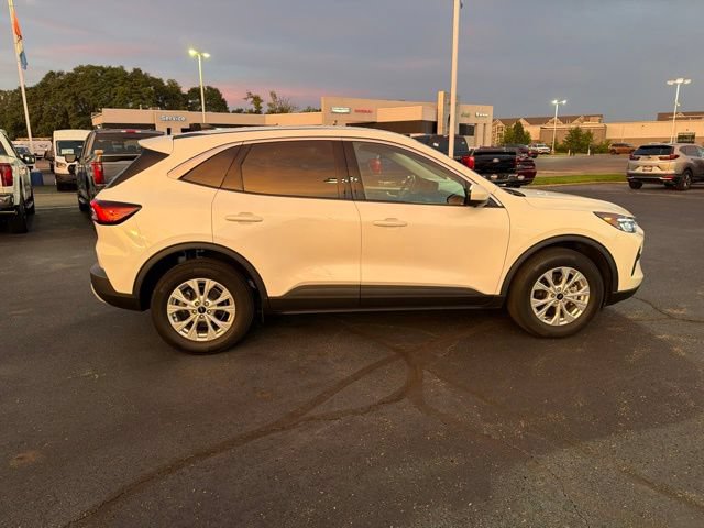 Used 2023 Ford Escape Active w/ Tech Pack #2 AWD/4WD image 12