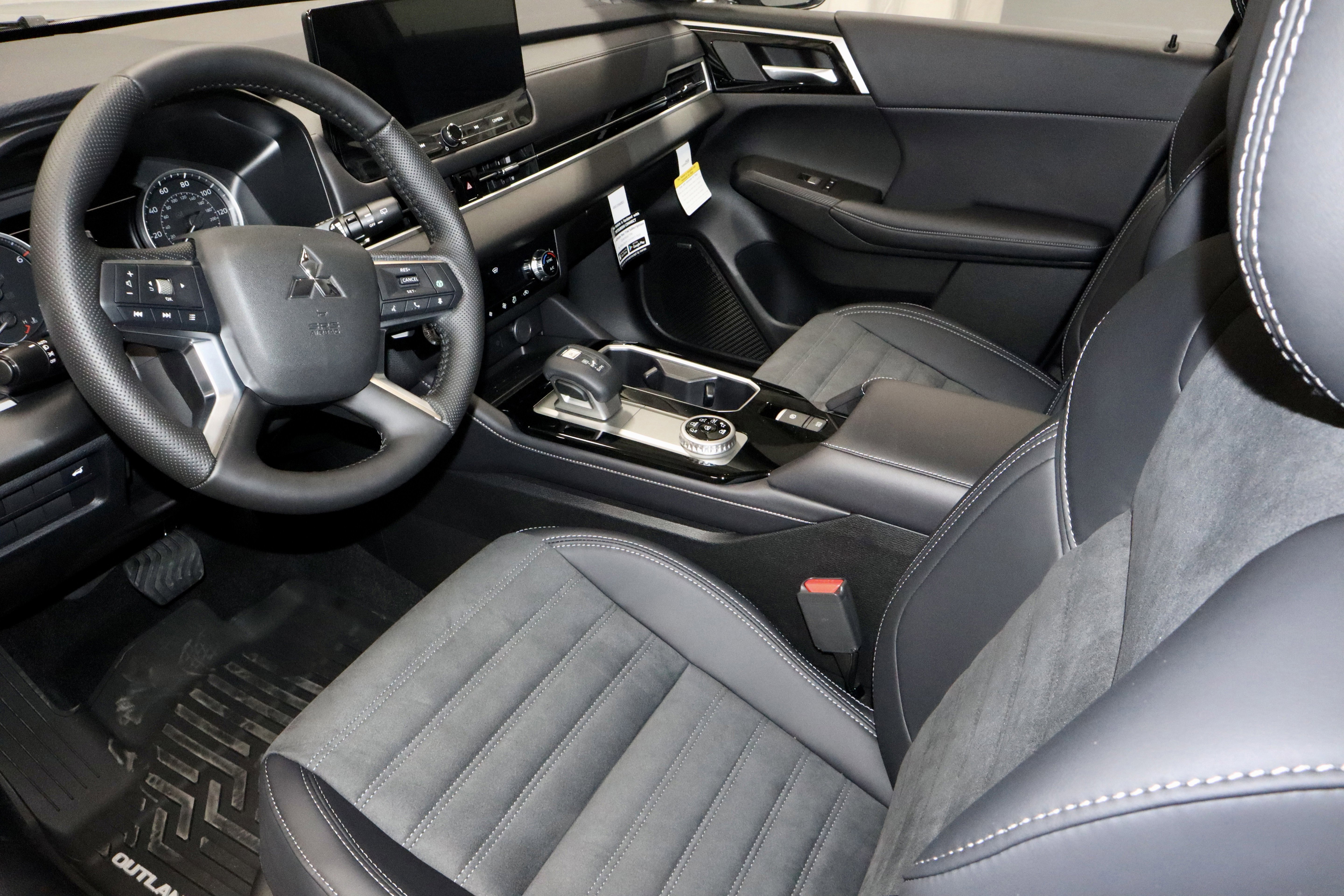 New 2026 Mitsubishi Outlander SE image 17