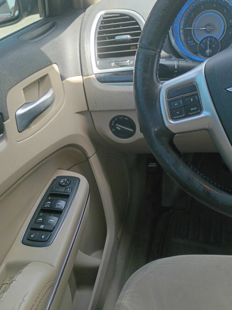 Used 2012 Chrysler 300 RWD image 12