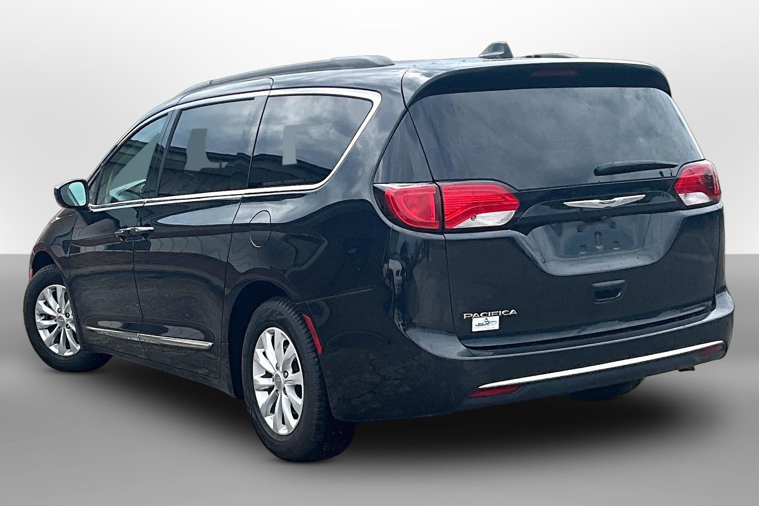 Used 2017 Chrysler Pacifica Touring-L FWD image 9