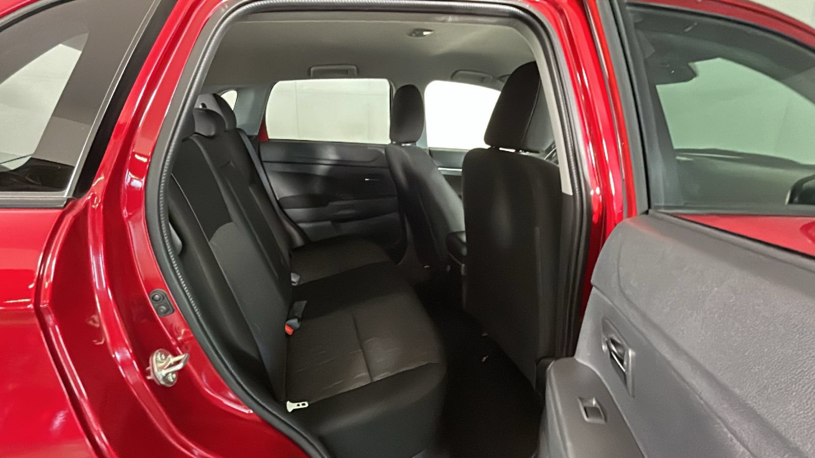 Used 2025 Mitsubishi Outlander Sport LE AWD/4WD image 32