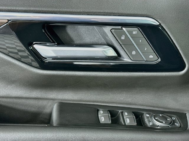 Used 2025 Chevrolet Tahoe Premier AWD/4WD image 20