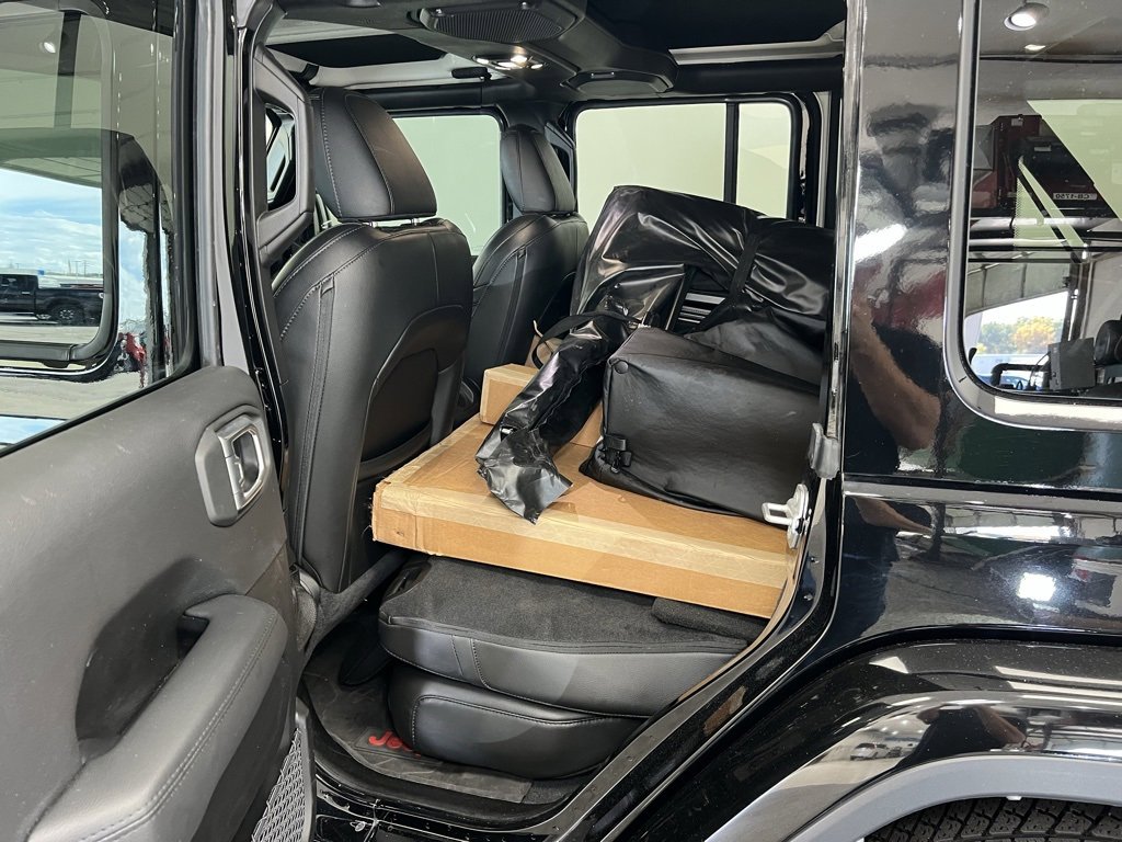 Used 2022 Jeep Wrangler Unlimited Sahara image 5