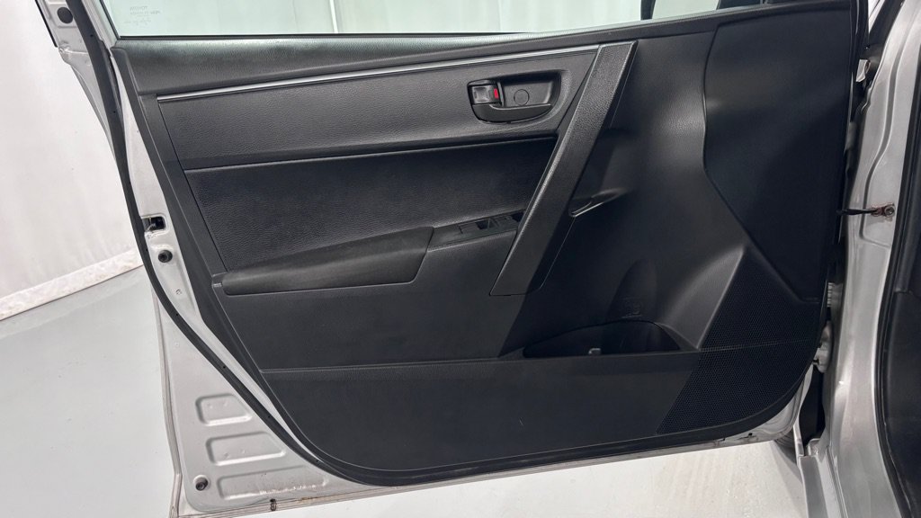 Used 2015 Toyota Corolla L FWD image 15