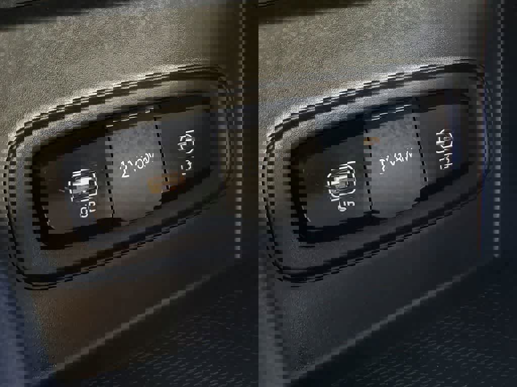 Used 2024 Hyundai Venue SEL image 29