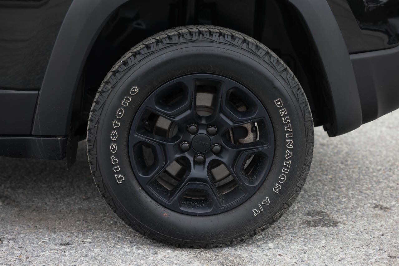 Used 2022 Jeep Cherokee Trailhawk w/ Sun, Sound & Nav Group image 34