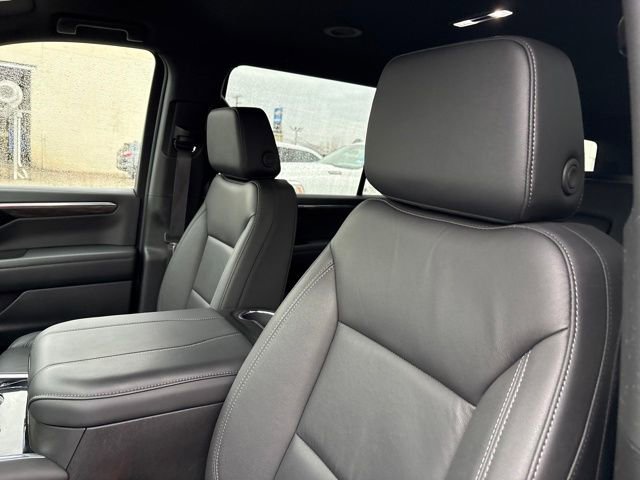 Used 2025 Chevrolet Suburban Z71 image 9