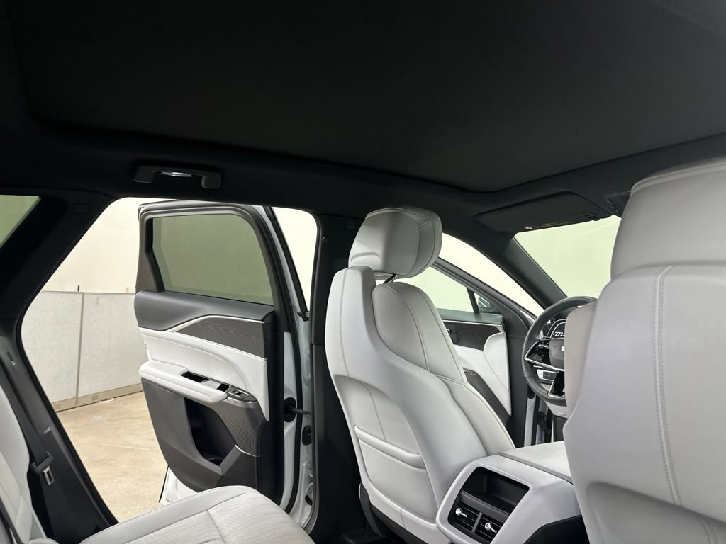 Certified 2024 Cadillac Lyriq Luxury AWD/4WD image 19