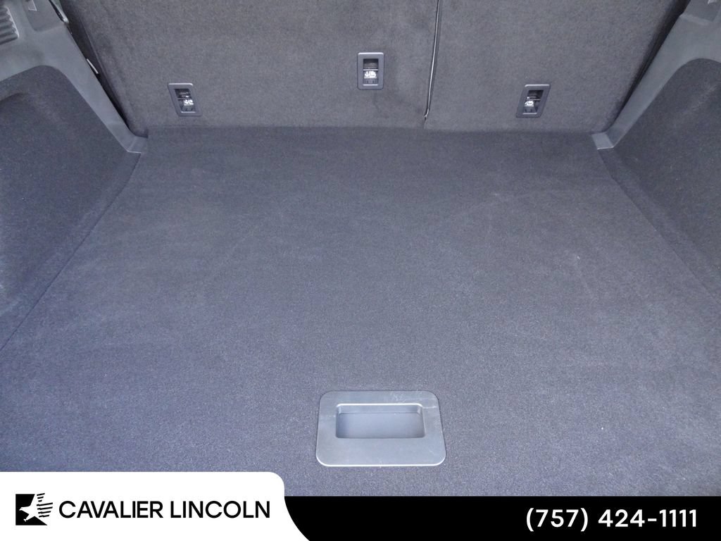 Used 2026 Lincoln Nautilus Premier AWD/4WD image 10