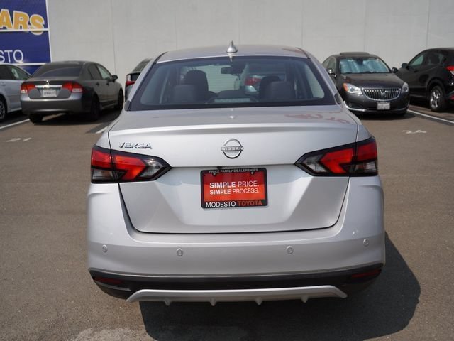 Used 2025 Nissan Versa SV FWD image 9