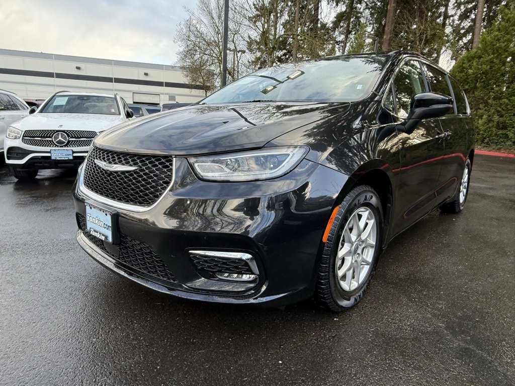 Used 2023 Chrysler Pacifica Touring-L image 5