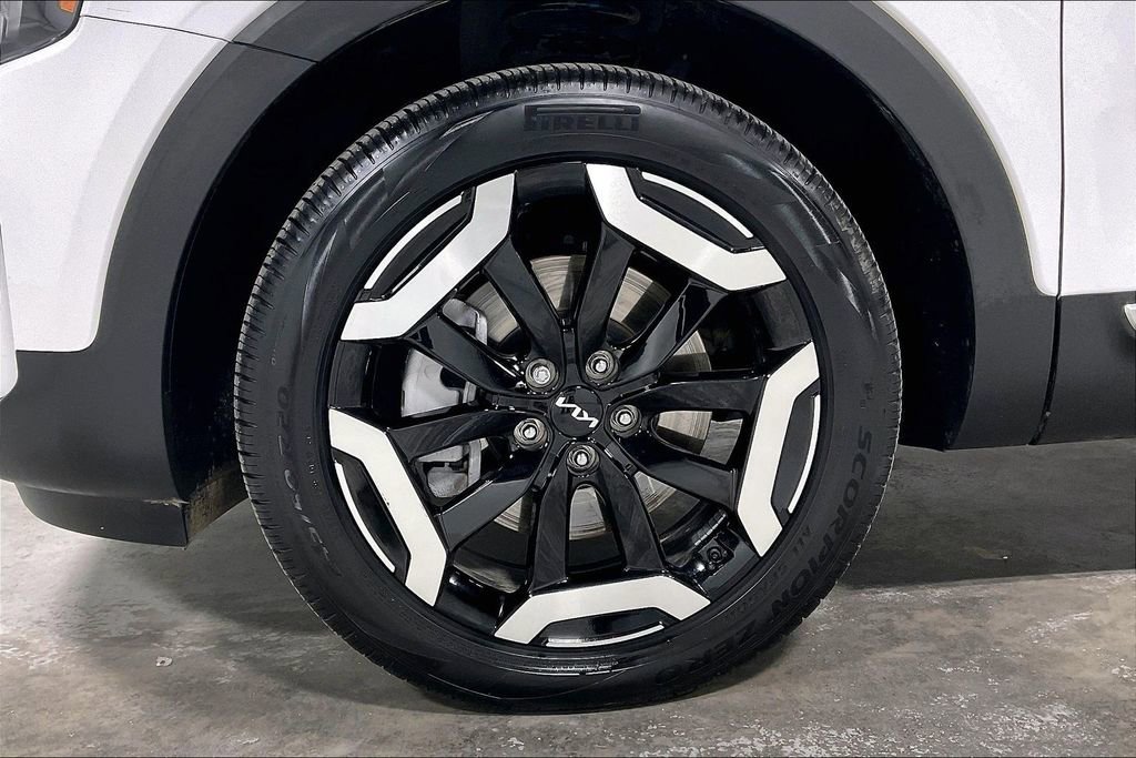 Used 2024 Kia Telluride EX image 11