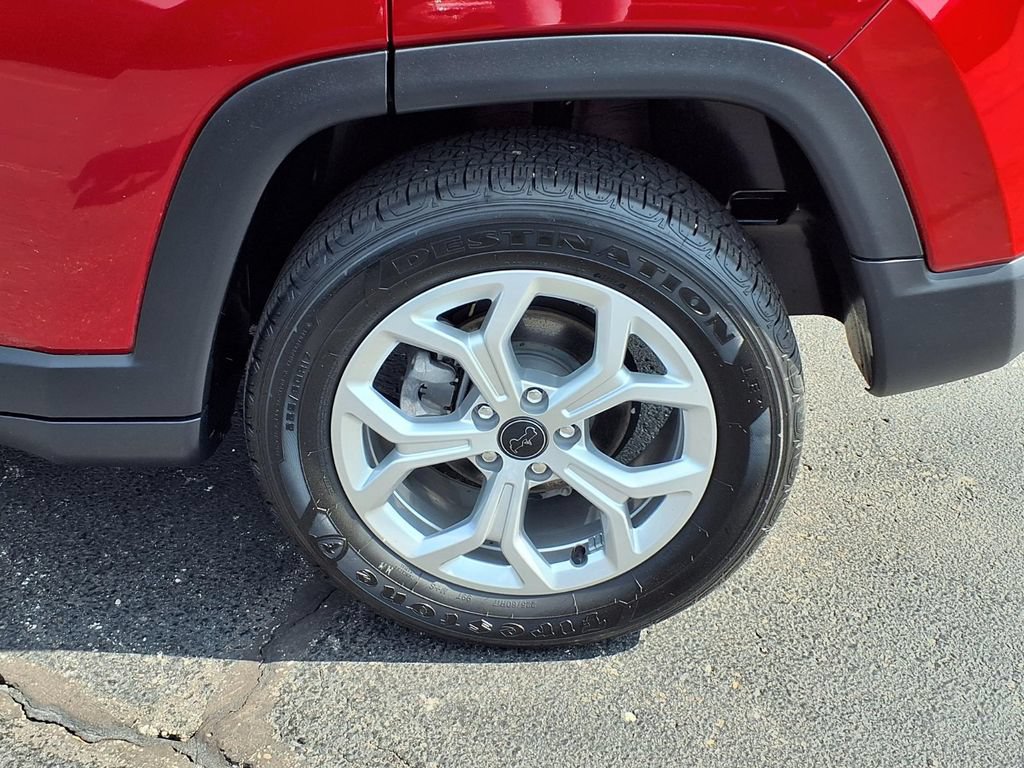 Used 2025 Jeep Compass Latitude AWD/4WD image 23