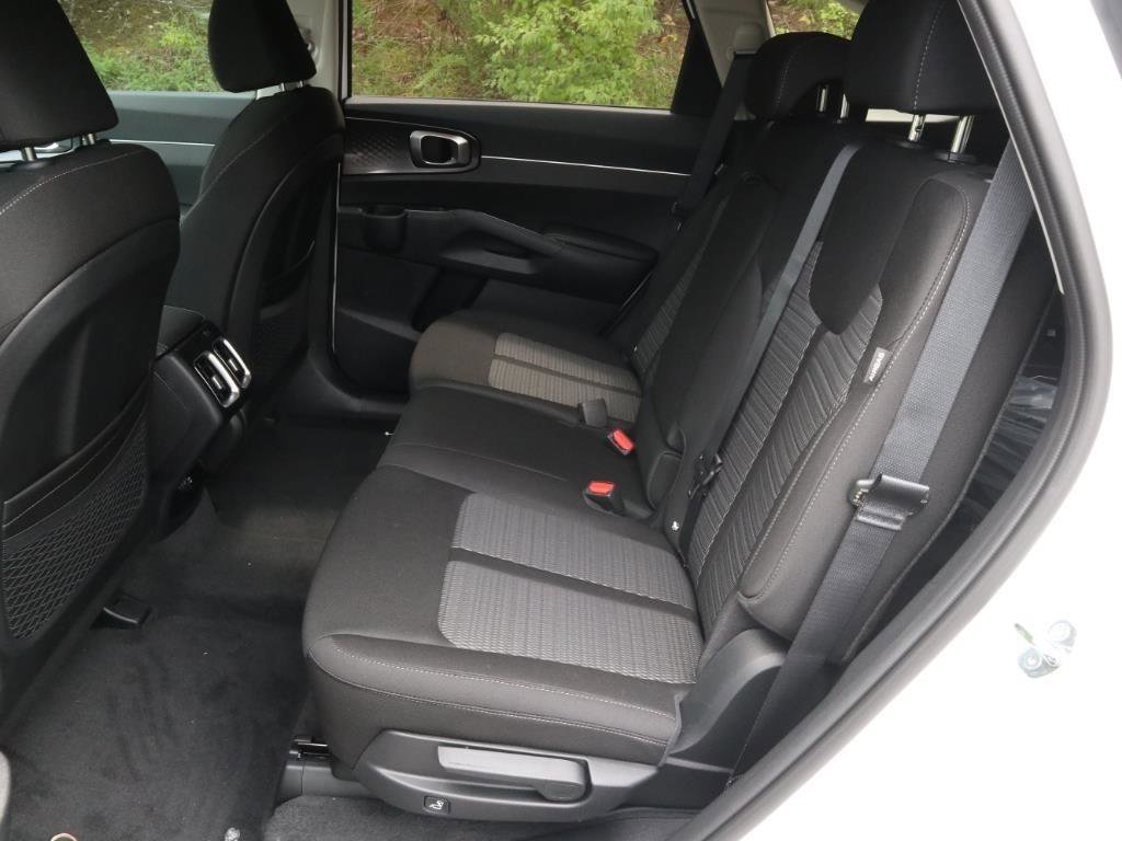 New 2025 Kia Sorento LX FWD image 4