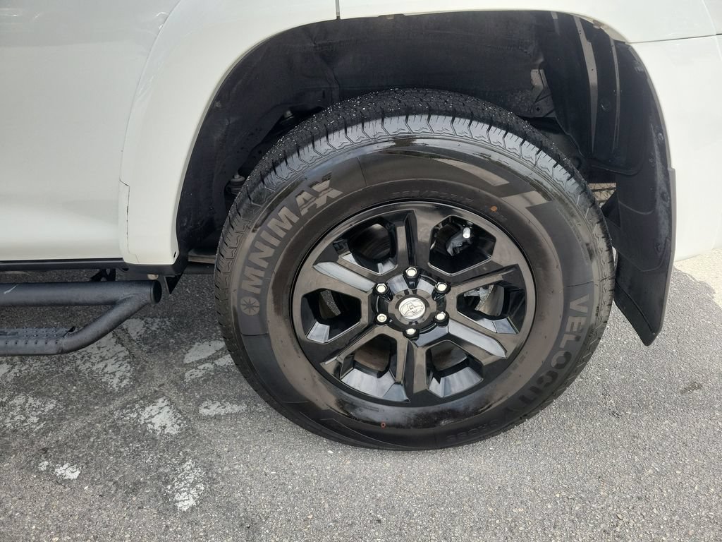 Used 2024 Toyota 4Runner SR5 Premium w/ Moonroof Package RWD image 30