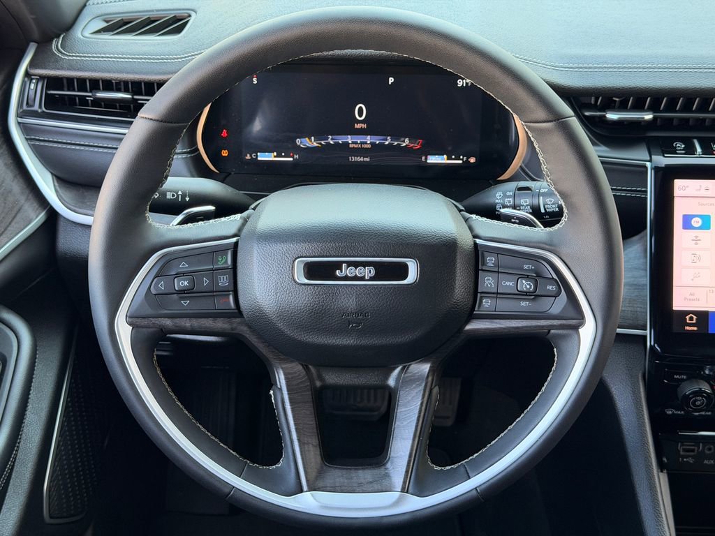 Used 2024 Jeep Grand Cherokee Limited w/ Black Appearance Package RWD image 4