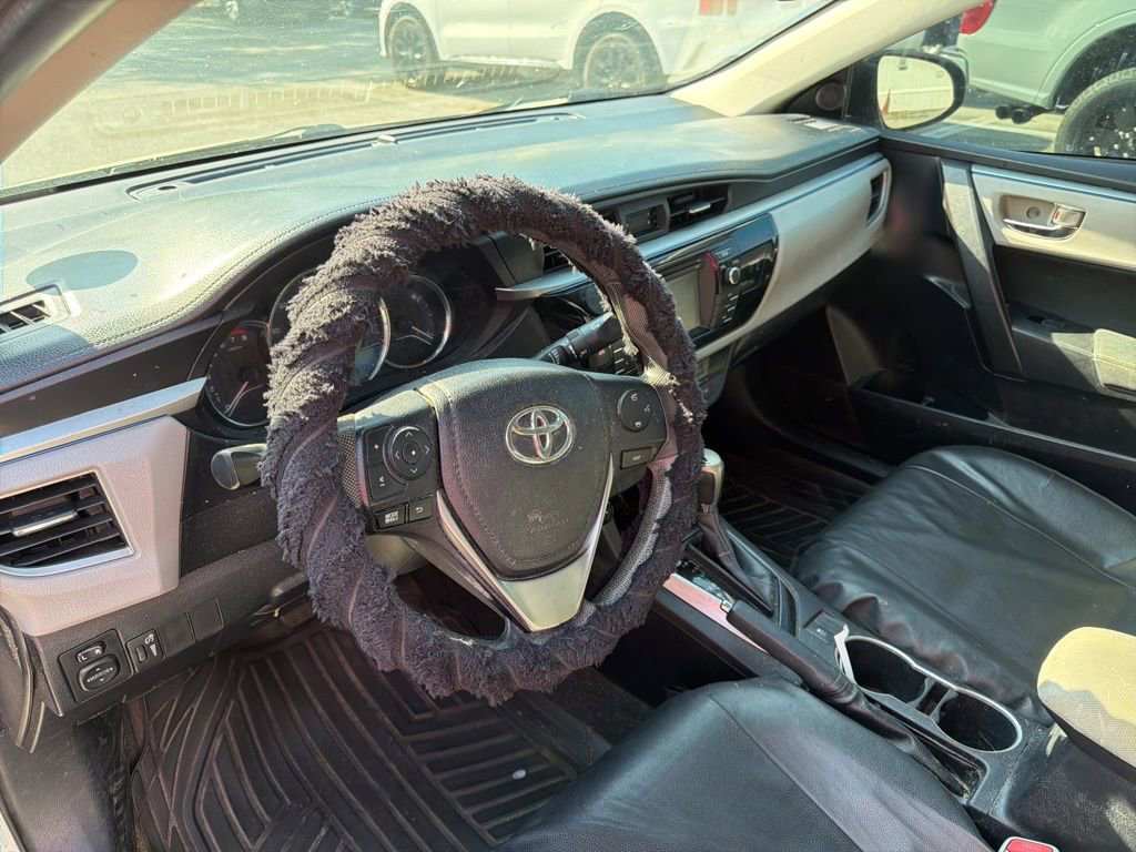 Used 2015 Toyota Corolla LE FWD image 9