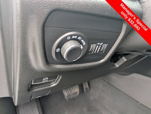 Used 2025 Jeep Grand Cherokee Altitude AWD/4WD image 16