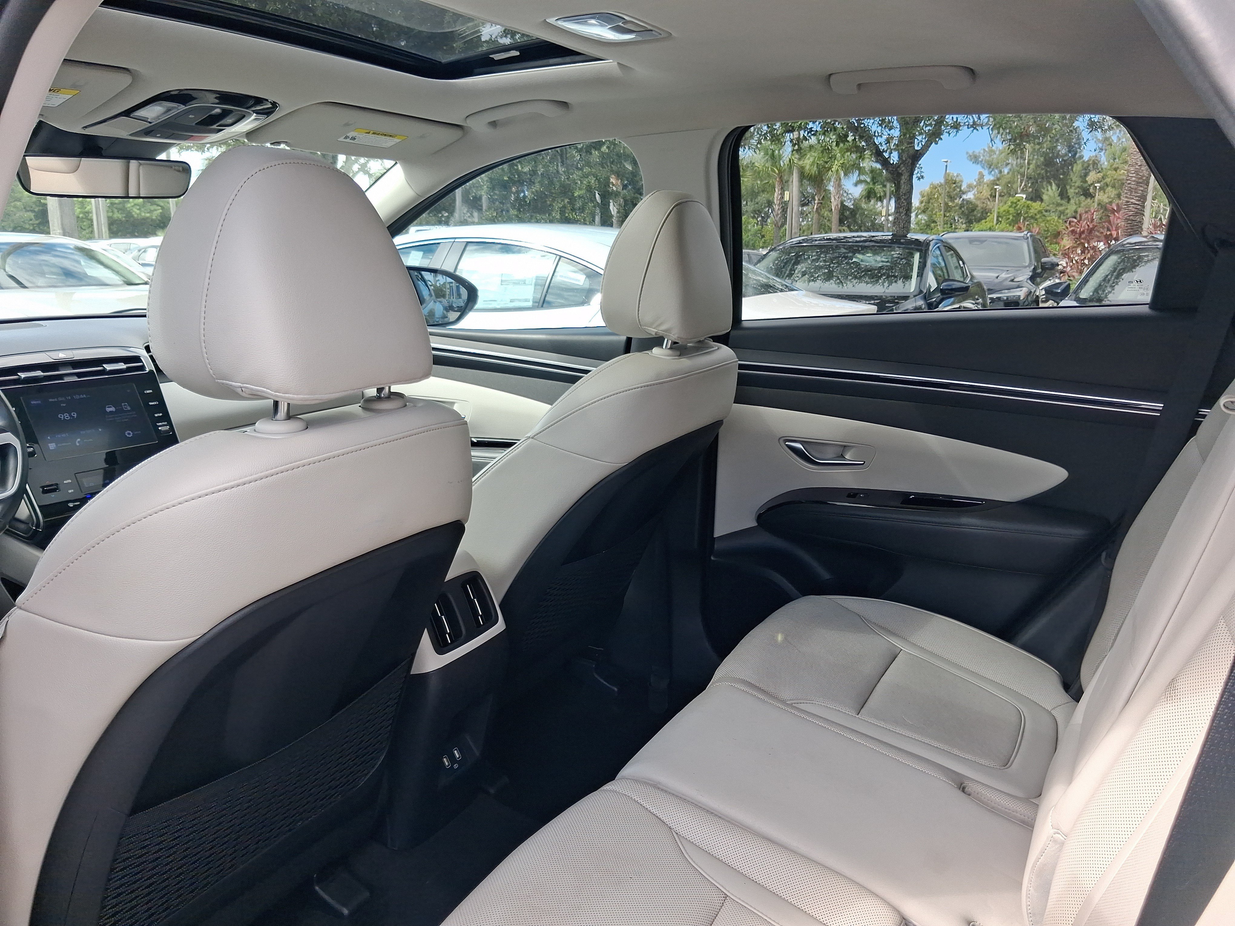 Used 2022 Hyundai Tucson SEL w/ Convenience + Premium Package FWD image 7